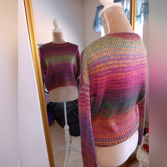 Kendall & Kylie~Colorful Cropped Knit Crew Neck Oversized Sweater - Picture 12 of 15